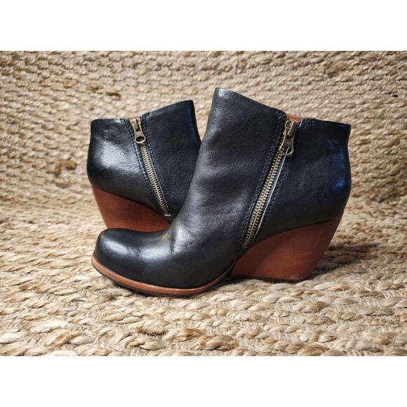 Kork-Ease Women's 6.5M Natalya Ankle Boots Black Leather Wedge Zip Booties - Picture 6 of 13